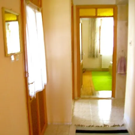 Zwischen Und Bergen Apartmán