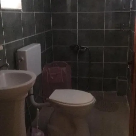 Zwischen Und Bergen * Özdere